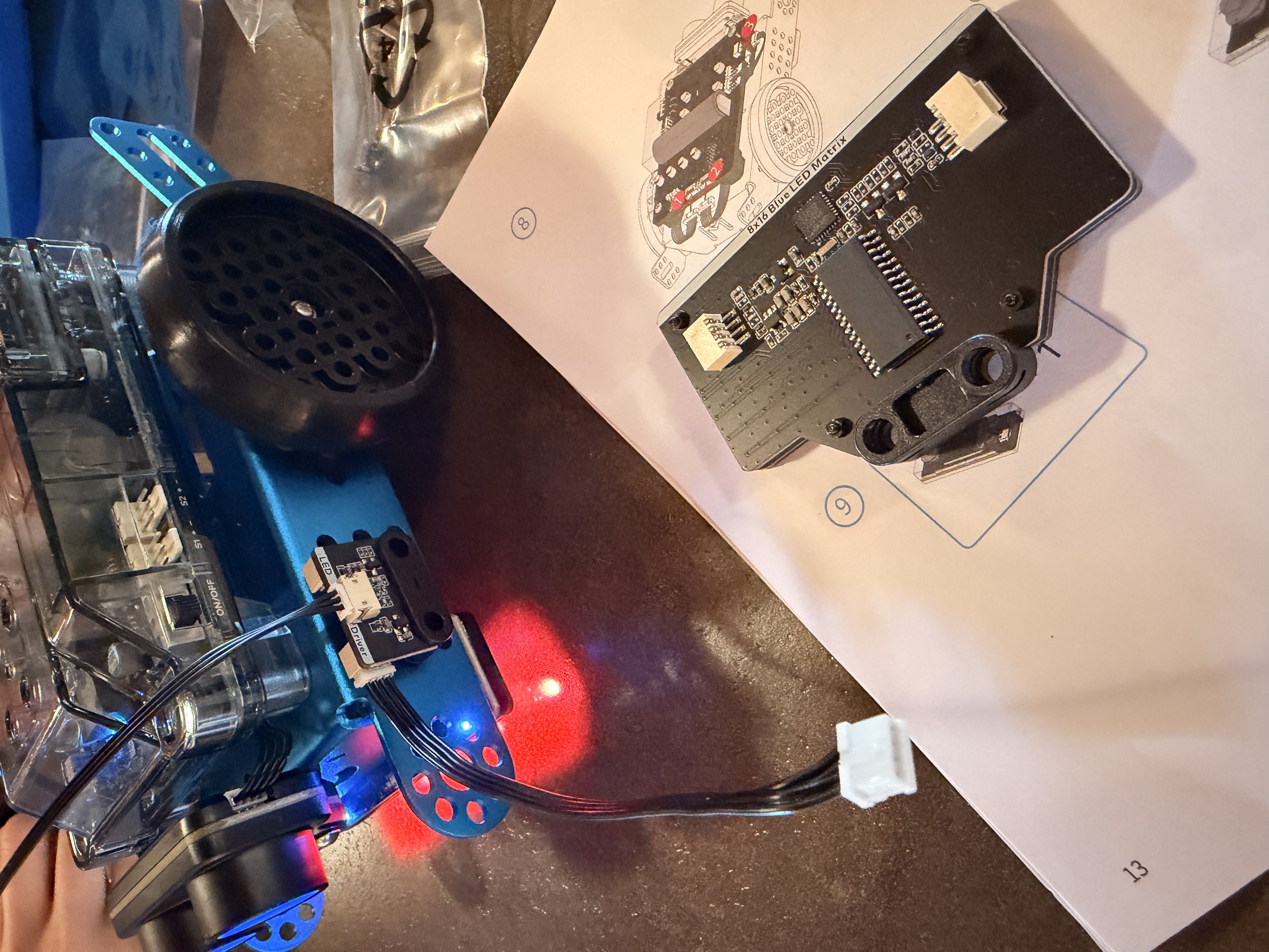 Złożony robot edukacyjny
